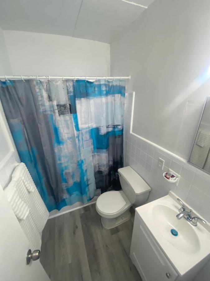 Uptown Inn & Suites Сент-Питерсберг Экстерьер фото